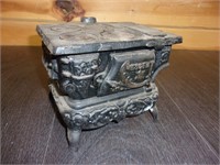 old cast iron toy stove with all extras Crescent