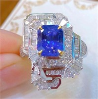 3.2ct Cornflower Blue Sapphire 18Kt Gold Ring