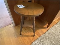 VINTAGE SOLID WOOD PLANT STAND / SIDE TABLE