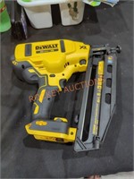 DeWalt 20v 16 ga angled finish nailer