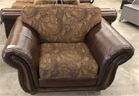 UNITED FURNITURE OVERSIZED ARM CHAIR