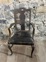 ANTIQUE KINGS CHAIR