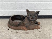 Metal cat planter