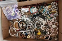 TRAY OF ASSORTED COSTUME JEWELRY, MISC
