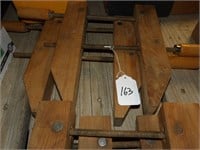 2 WOOD CLAMPS
