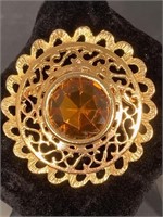 Vtg Brooch with large centrepiece topaz coloured