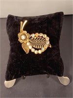 Vtg Flower Brooch  Antiquated gold toned,