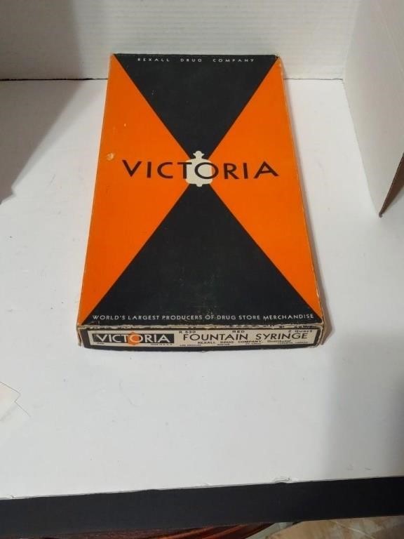 Vintage Victoria fountain syringe in the original