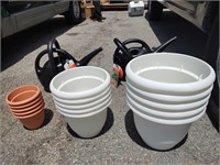 15 Ariana Plant Pots and 2 New Watering Jugs