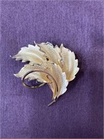 Gold tone leaf brooch vintage