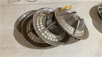 Set of 4 matching hubcaps