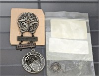 GROUP OF ASSORTED PINS, PENDANT