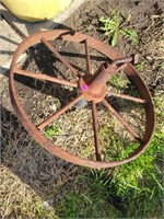 Rustic Metal Wheel Yard Décor