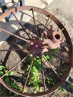 Rustic Metal Wheel Yard Décor