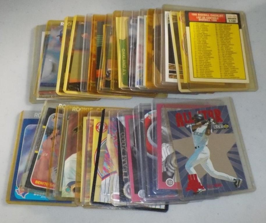 Lot of 29 Baseball cards in Top Loaders