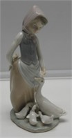 LLADRO PORCELAIN FIGURINE.