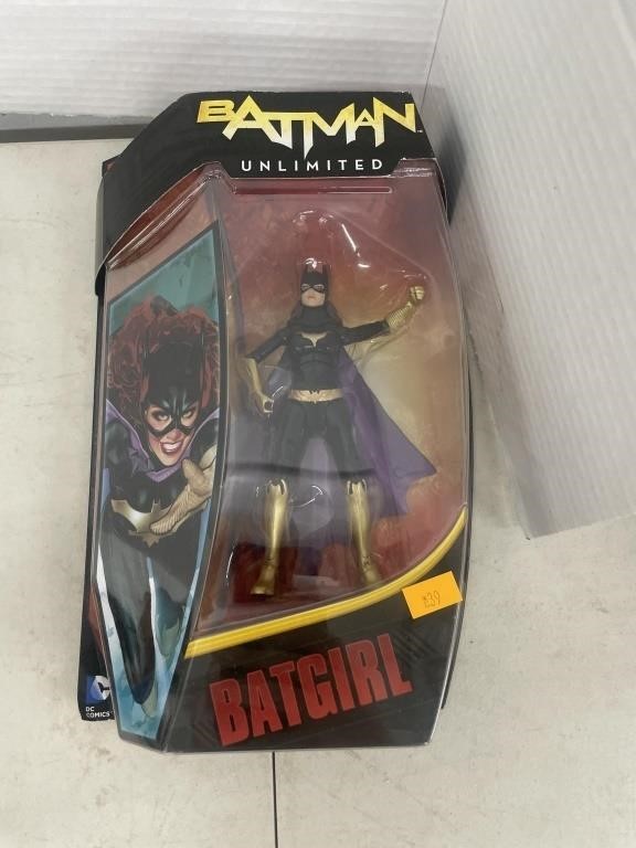 Batman unlimited Batgirl figure (NIB)