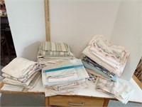 Assorted Sheets& Pillow Cases Twin/ Full