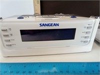 Sargeant FM/AM 2-Band Digital Clock Radio RCR-22