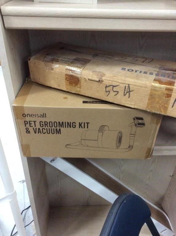 Pet grooming kit and vacuum