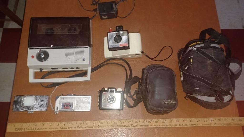 7pc vtg 4 cameras 2 recorders 1 slide viewer