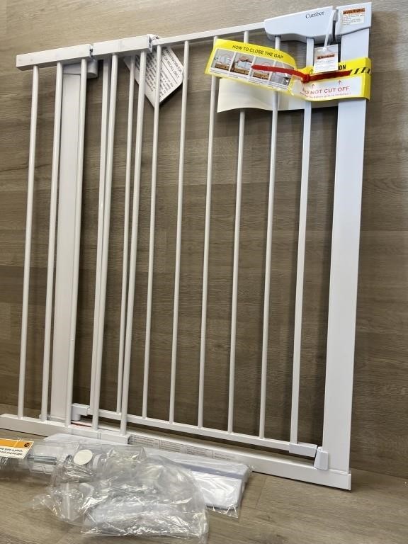 NEW OPEN BOX  Cumbor Baby Gate