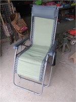 Folding lawn chair