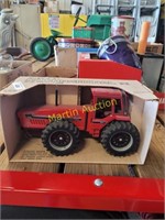 ERTL 2+2 Ant Eater Tractor w/ Box