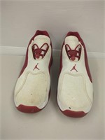 Pair vintage red / white Jordan logo sneakers -