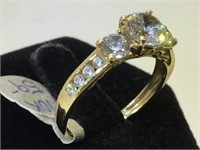 10K Gold ring with CZs - size 7 - 1.9g