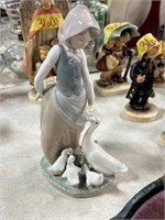 Llardo porcelain figurine - girl with ducks
