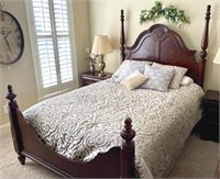 Gorgeous 4-Post Queen Bed w/ Bedding, Mattress, &