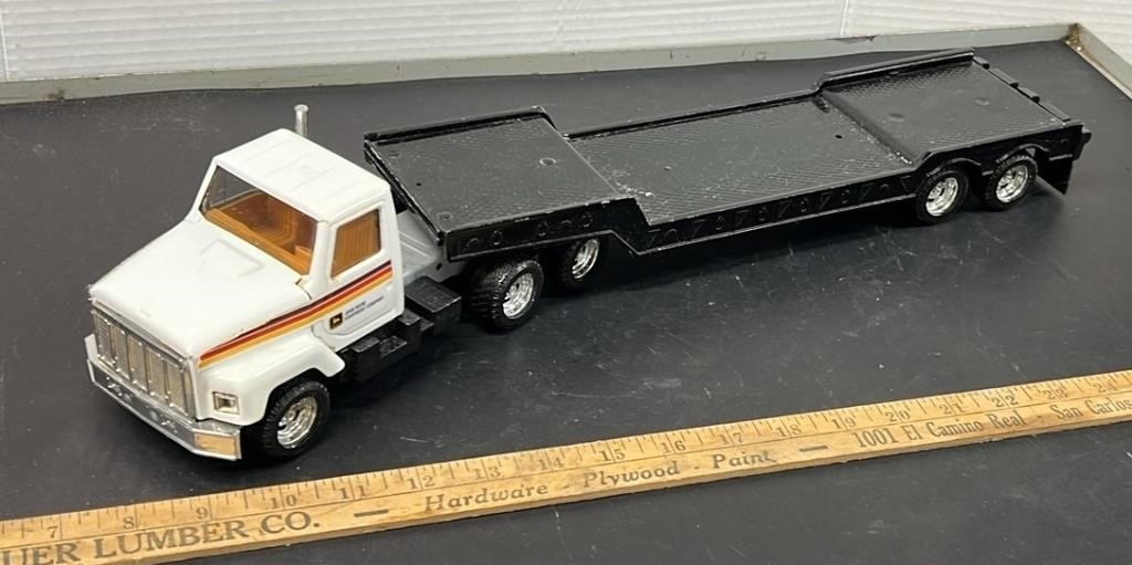 ERTL 1/32 scale John Deere Delivery Truck and