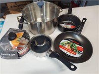 5 ASSORTED POTS AND PANS