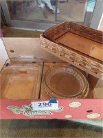 Lot of Pyrex baking dishes, clear and amber