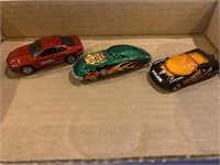 2 HOTWHEELS AND 1 MATCHBOX TOY CARS