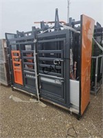 NEW TMG 10' Cattle Squeeze Chute w/Scale