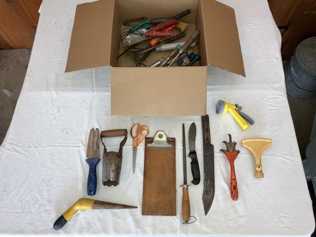Assorted Garden Hand Tools/Knives