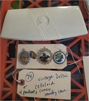 Deltah celluloid cameo case  + 4 pendants Delft