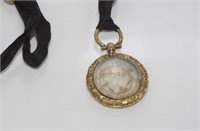 Victorian gold mourning locket / pendant
