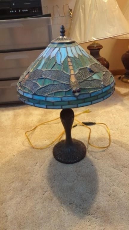 TIFFANY STAIN GLASS LAMP