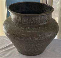 T - MIDDLE EASTERN HEBRAIQUE ETCHED BRASS POT