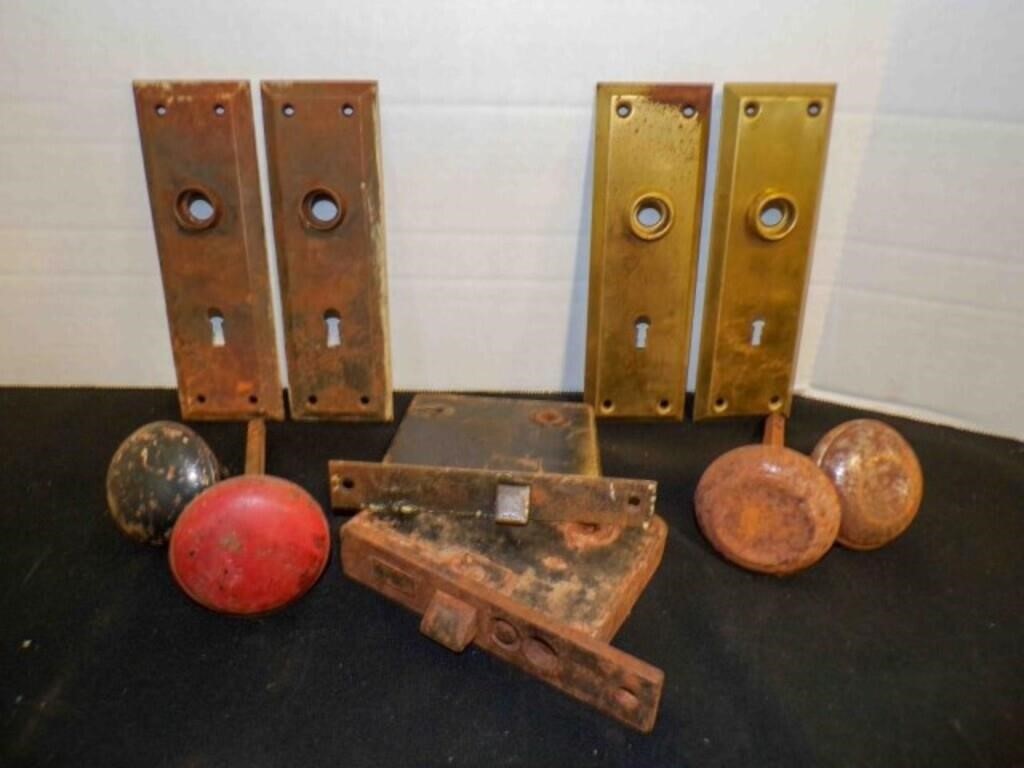 2 vintage door knobs and plates