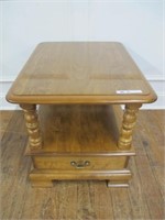 ETHAN ALLEN MAPLE SIDE TABLE LIKE NEW CONDITION