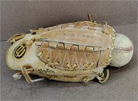 Vintage Wilson Baseball Glove W 1 Baseball