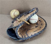 Rawlings Baseball Glove W/ 2 BaseBalls