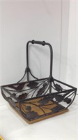 Wrought Iron &Wood Decorative Basket U7C