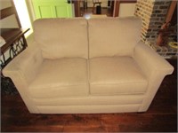Lazy Boy Love Seat 5 Ft Long Needs Cleaned