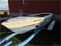 SKI NAUTIQUE BOAT