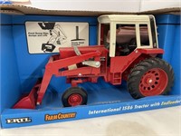 Ertl Farm Country Die Cast IH Tractor 1:16 in box